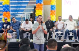 Saullo Vianna volta a Parintins e participa de abertura do ano letivo de 2026