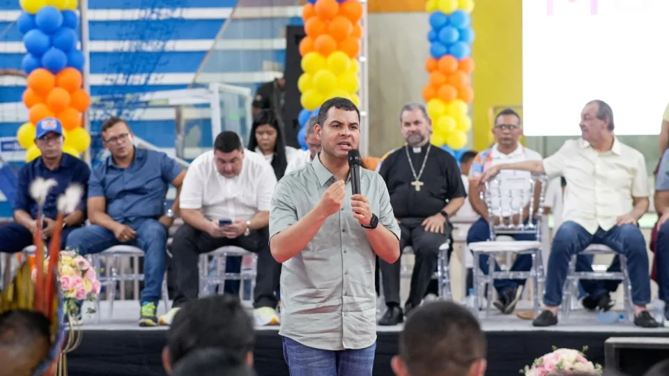 Saullo Vianna volta a Parintins e participa de abertura do ano letivo de 2026