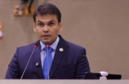 Vereador Coronel Rosses protocola pedido de impeachment contra David Almeida na CMM