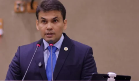 Vereador Coronel Rosses protocola pedido de impeachment contra David Almeida na CMM