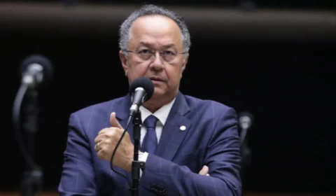 Líder da bancada evangélica participou de acordo do INSS com entidade investigada por fraude milionária