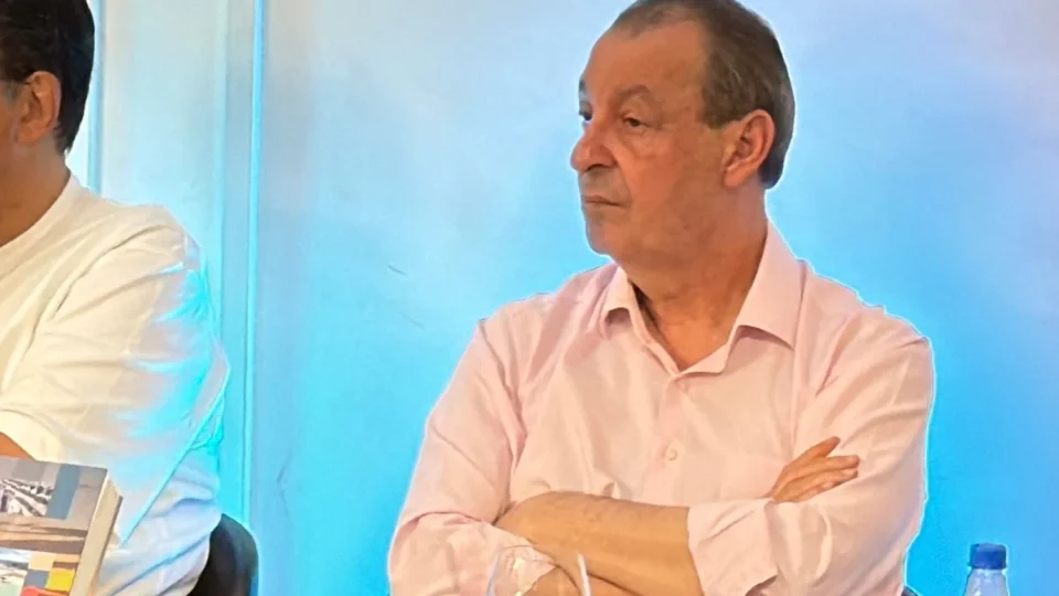 Omar Aziz nega ameaças, rebate David Almeida e diz que foco é o futuro do Amazonas