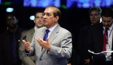 Senador Jader Barbalho é internado em hospital de Belém após quadro de desidratação