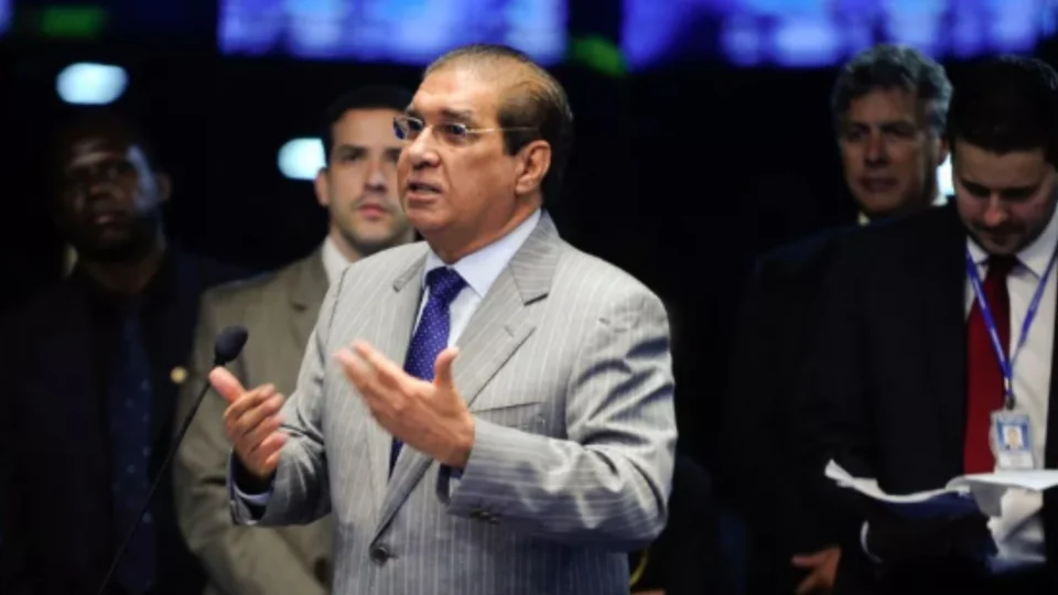 Senador Jader Barbalho é internado em hospital de Belém após quadro de desidratação