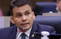 Após homenagens a Lula, vereador de Manaus questiona uso de recursos públicos no Carnaval