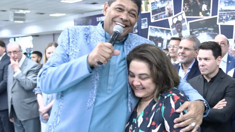 Maria do Carmo recebe ‘benção’ de Valdemiro Santiago para concorrer ao Governo do AM