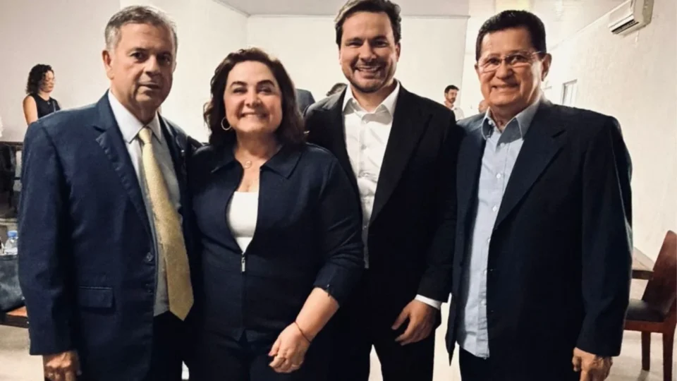 Maria do Carmo grava inserções do PL em Brasília ao lado de Flávio Bolsonaro