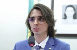 Amom Mandel oficializa filiação ao Republicanos e busca musculatura política para 2026