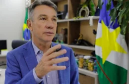 Governador de Roraima renuncia o cargo para disputar o Senado