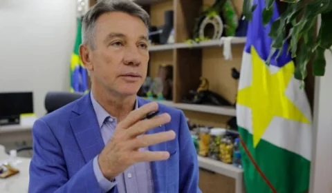 Governador de Roraima renuncia o cargo para disputar o Senado