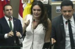 Deputados reagem à renúncia de David Almeida e criticam gestão: “Vergonha”