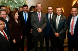 Omar Aziz está mais próximo do que nunca de anunciar Roberto Cidade como vice para 2026