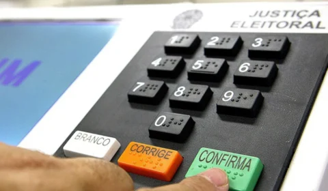 77% dos eleitores do Amazonas ainda não sabem em quem votar para governador, aponta pesquisa