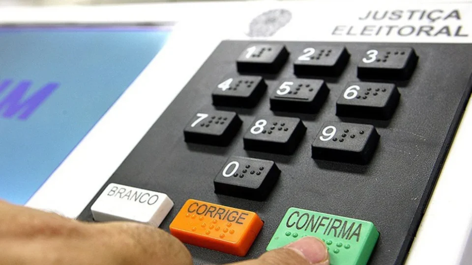 77% dos eleitores do Amazonas ainda não sabem em quem votar para governador, aponta pesquisa