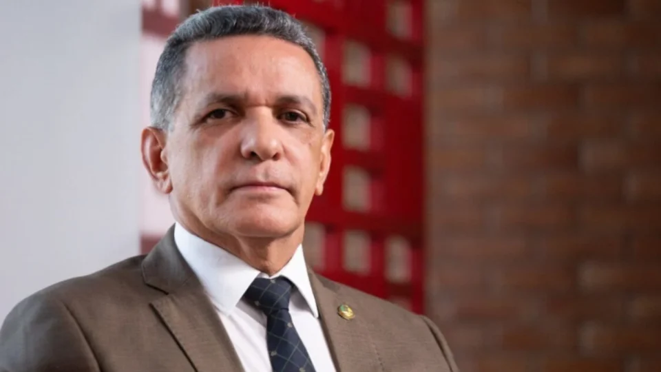 Mecias de Jesus deixa disputa ao Senado para assumir cadeira no TCE de Roraima