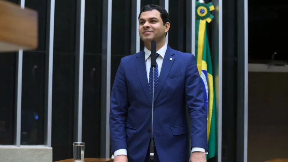 Em discurso na tribuna da Câmara, Saullo Vianna destaca legado de expansão da rede de proteção em Manaus