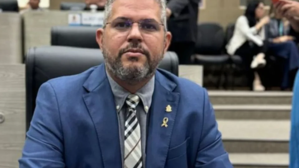 TRE-AM adia julgamento que pode levar à cassação do vereador Elan Alencar em Manaus