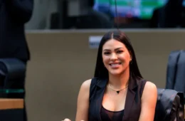 Mayra Dias oficializa saída do Avante e se aproxima do grupo de Omar Aziz