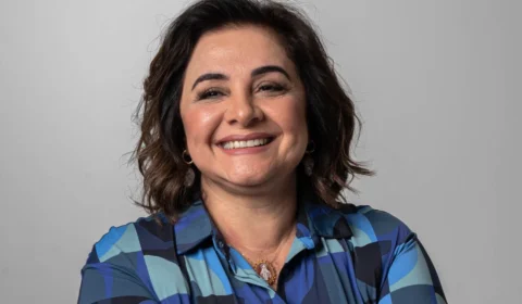 Professora Maria do Carmo já ultrapassa Omar Aziz em números de seguidores nas redes sociais