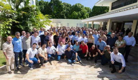 Lideranças da capital e do interior do AM se reúnem com Omar Aziz em apoio à pré-candidatura ao governo