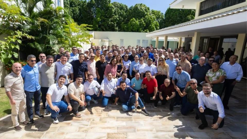 Lideranças da capital e do interior do AM se reúnem com Omar Aziz em apoio à pré-candidatura ao governo