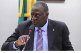 Deputado bolsonarista do RJ transfere título para concorrer ao Senado em RR