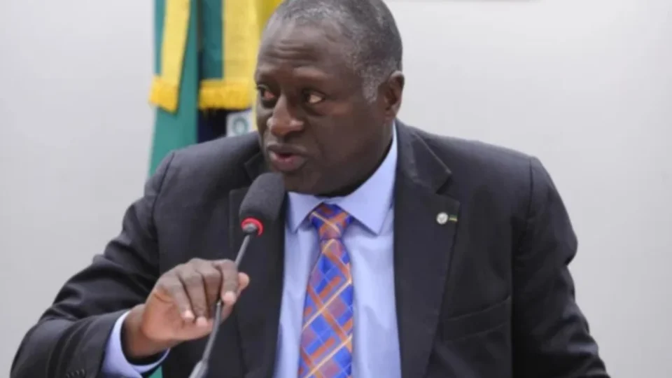 Deputado bolsonarista do RJ transfere título para concorrer ao Senado em RR