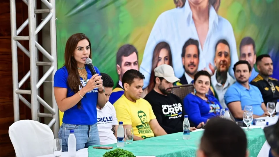 Deputada Débora Menezes participa de agenda do PL em Maués
