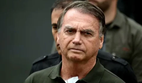 Bolsonaro apresenta melhora na função renal, mas segue internado na UTI em Brasília