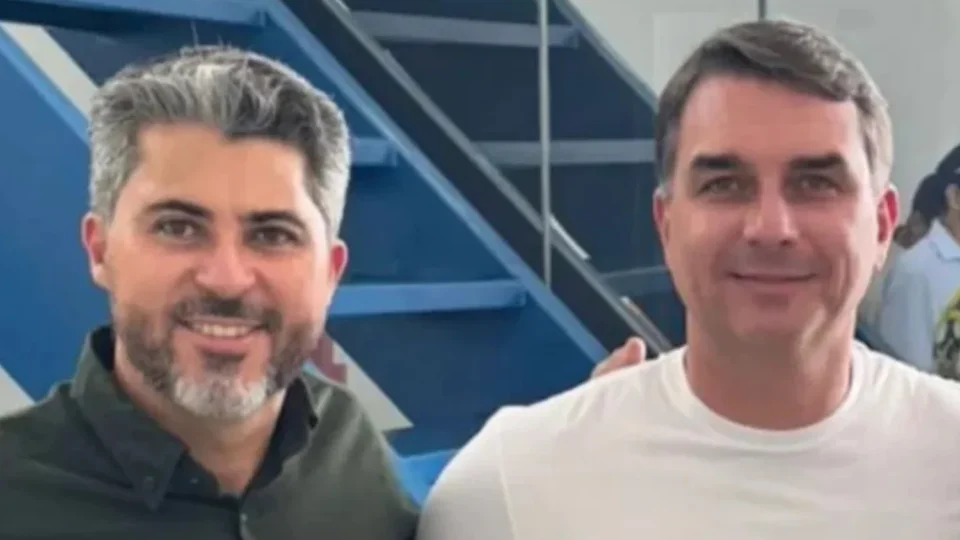 Vídeo: Flávio Bolsonaro reúne multidão em Rondônia e impulsiona pré-candidaturas de Fernando Máximo e Marcos Rogério