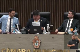 Na CMM, David Almeida renuncia à Prefeitura de Manaus e Renato Junior assume com foco na continuidade