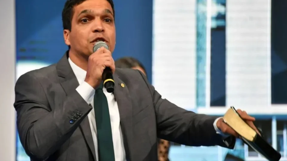 Temporal em Manaus força cancelamento de evento com Cabo Daciolo