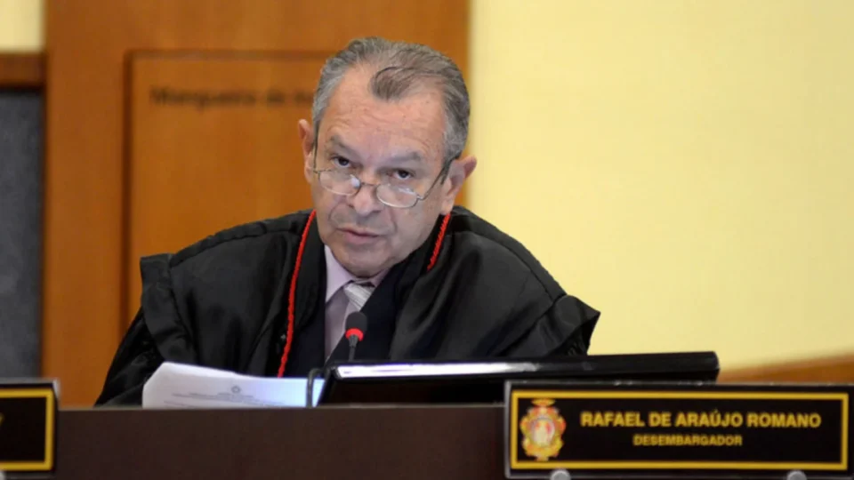 Prisão domiciliar é negada a ex-desembargador condenado a 45 anos por estupro