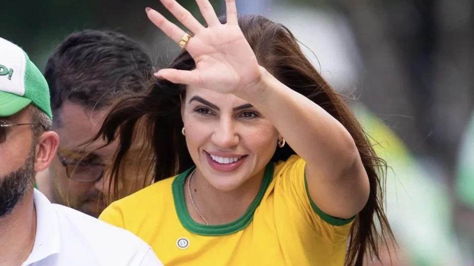 Única deputada do PL, Débora Menezes amplia base em redutos estratégicos