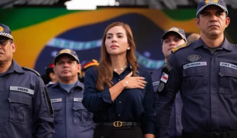 No Dia do Hino Nacional, Débora Menezes defende integração de valores cívicos no cotidiano escolar do AM