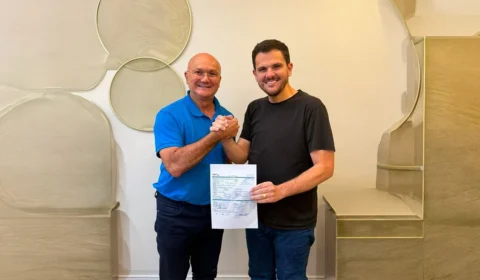 Coronel Menezes dá drible em Wilson Lima e fecha com grupo de David Almeida