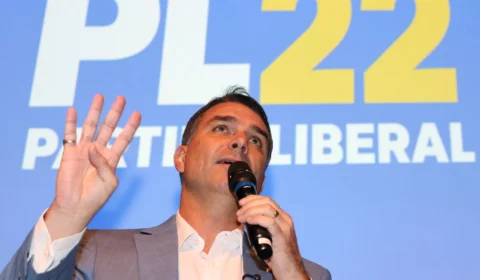 Flávio Bolsonaro pede união e cita a Bíblia em vídeo para lideranças de direita