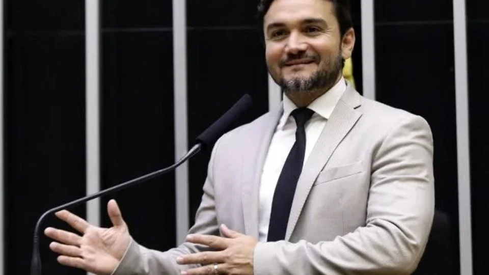 Pesquisa em Belém mostra Celso Sabino entre os mais competitivos na disputa ao Senado