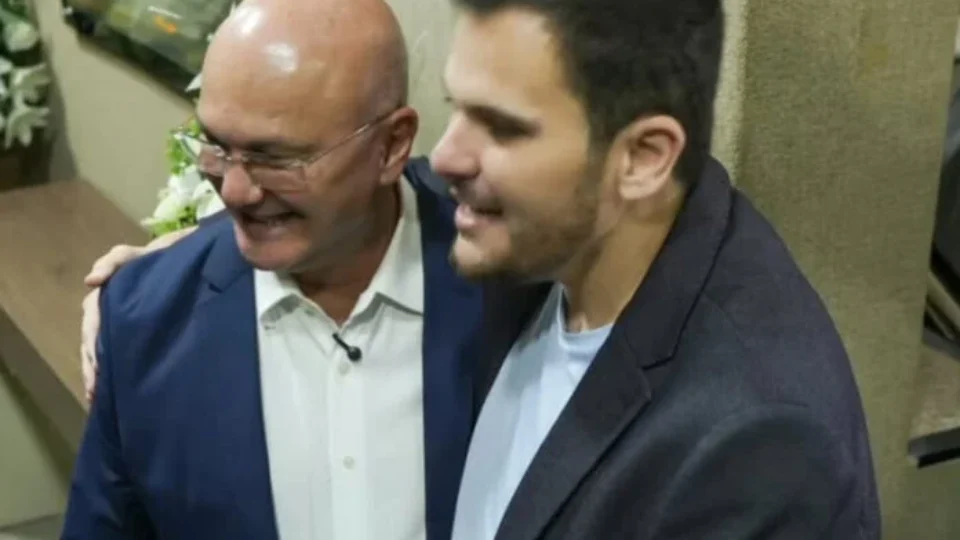 De rival a aliado: Prefeito de Manaus exalta Coronel Menezes na CMM: ‘Respeito a sua história’