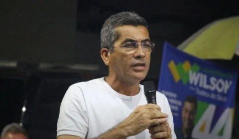 Prefeito de Manicoré tenta entregar cestas básicas, mas é recebido com protestos e cobranças por promessas não cumpridas