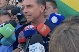 Flávio Bolsonaro defende autonomia econômica para indígenas sem novas demarcações de terras