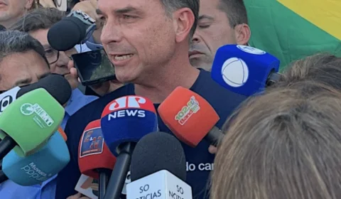 Flávio Bolsonaro defende autonomia econômica para indígenas sem novas demarcações de terras