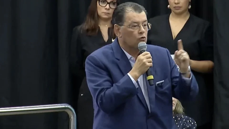 Braga e Saullo defendem vereadores e miram no ‘ponto fraco’ de Amom Mandel: “Votaremos contra a PEC”