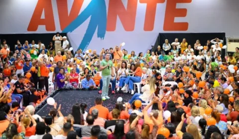 David Almeida reúne mil lideranças no Avante e oficializa projeto de reeleição de Daniel Almeida