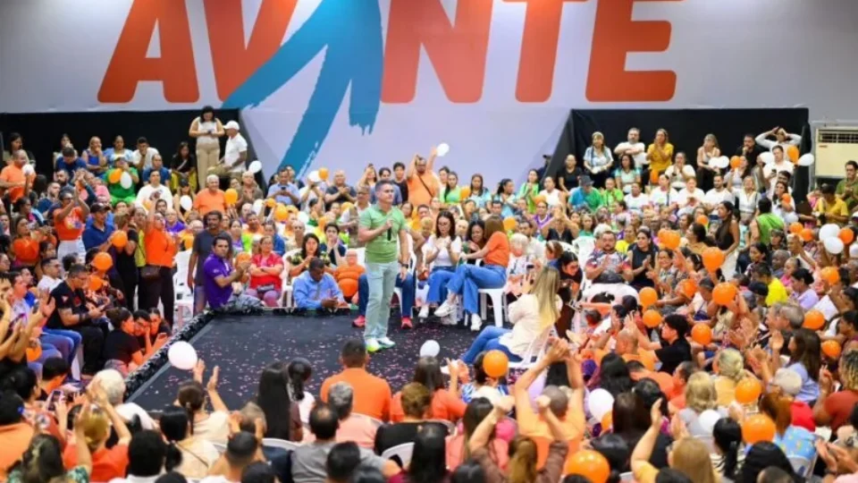 David Almeida reúne mil lideranças no Avante e oficializa projeto de reeleição de Daniel Almeida