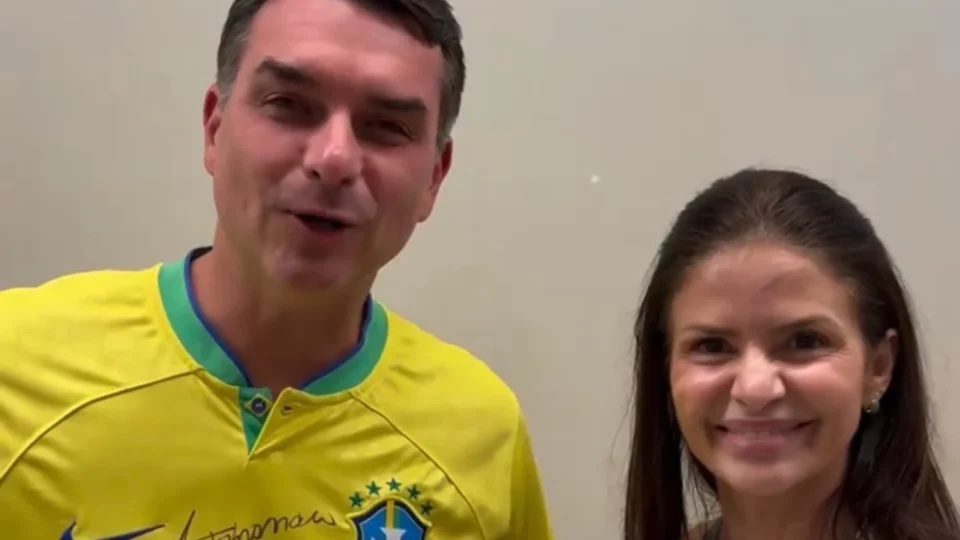 Em RR, Gerlane Baccarin oficializa filiação ao PL em ato com Flávio Bolsonaro