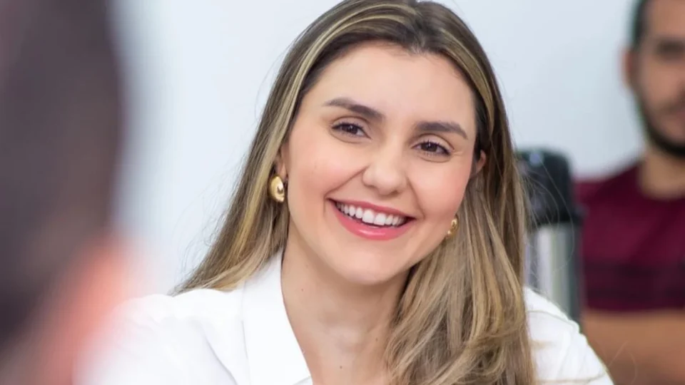 Primeira-dama de Campina Grande emociona com relato de superação de tragédia familiar