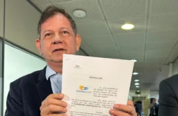 Aliado de David Almeida entra na disputa pela cadeira de governador tampão