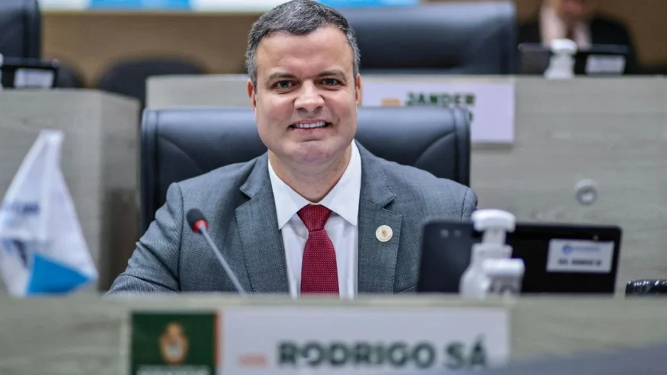 Wilson Lima oficializa Rodrigo Sá como pré-candidato ao Senado em evento de filiação