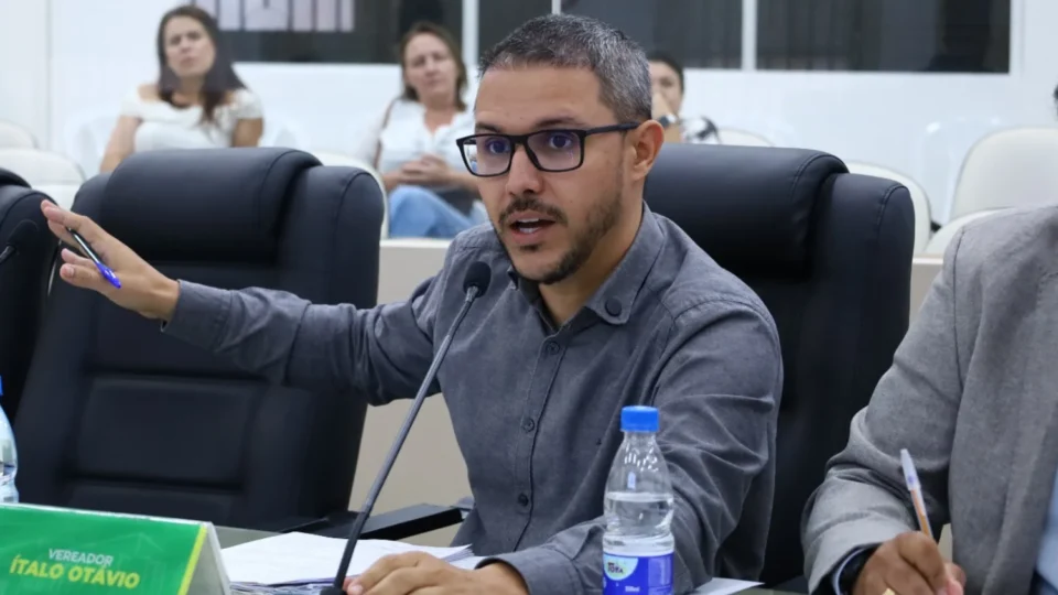 Vereador Ítalo Otávio cobra esclarecimentos sobre pagamento parcial do Prêmio Gestão Escolar em Boa Vista
